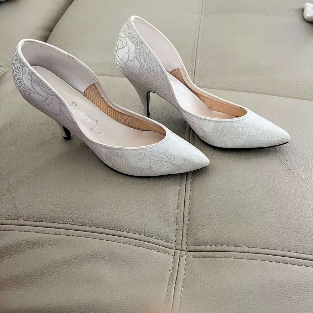 White Floral Lace Pointed-Toe Heels